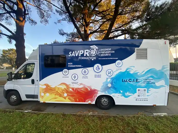 Camion de formation de la société SAVPRO Formation